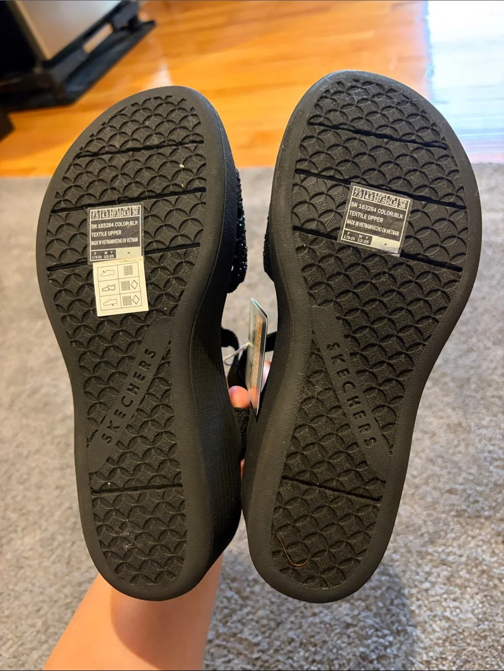 Skechers Luxe Foam Parallel Lite - Queen B 2.0 Women’s size 7.5